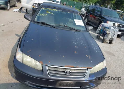 2000 Toyota Camry Ce z USA, uszkodzony, nr VIN 4T1BG22K3YU960878